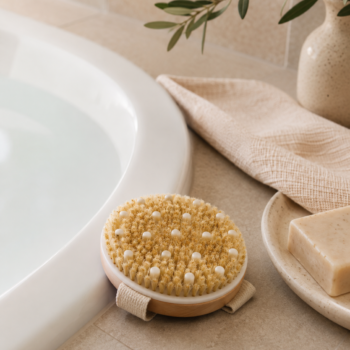 Escova corporal esfoliante em madeira natural com cerdas naturais