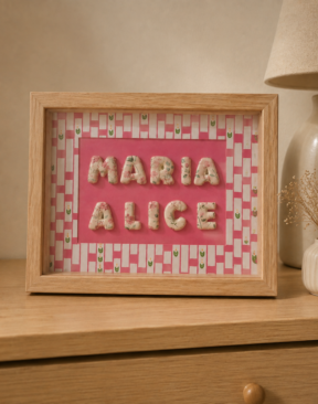 Alma, personalizado Quadro decorativo personalizado em cerâmica fria com nome em relevo e moldura em madeira.