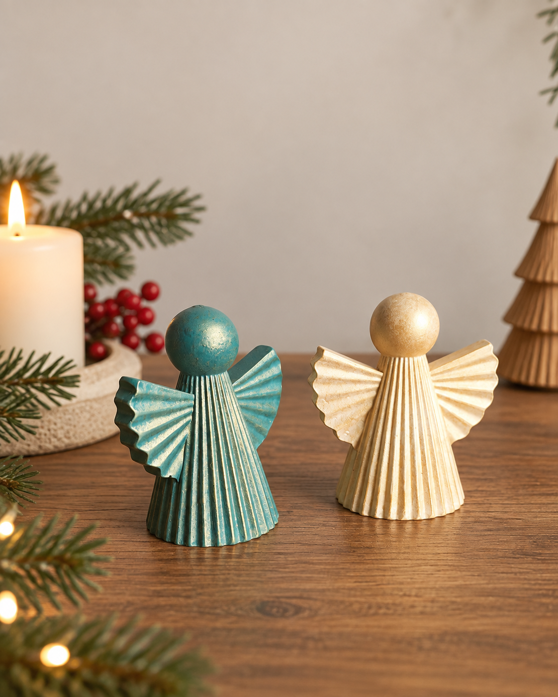 anjo em jesmonite Anjo em Jesmonite azul e dourado, peça decorativa artesanal de 7 cm