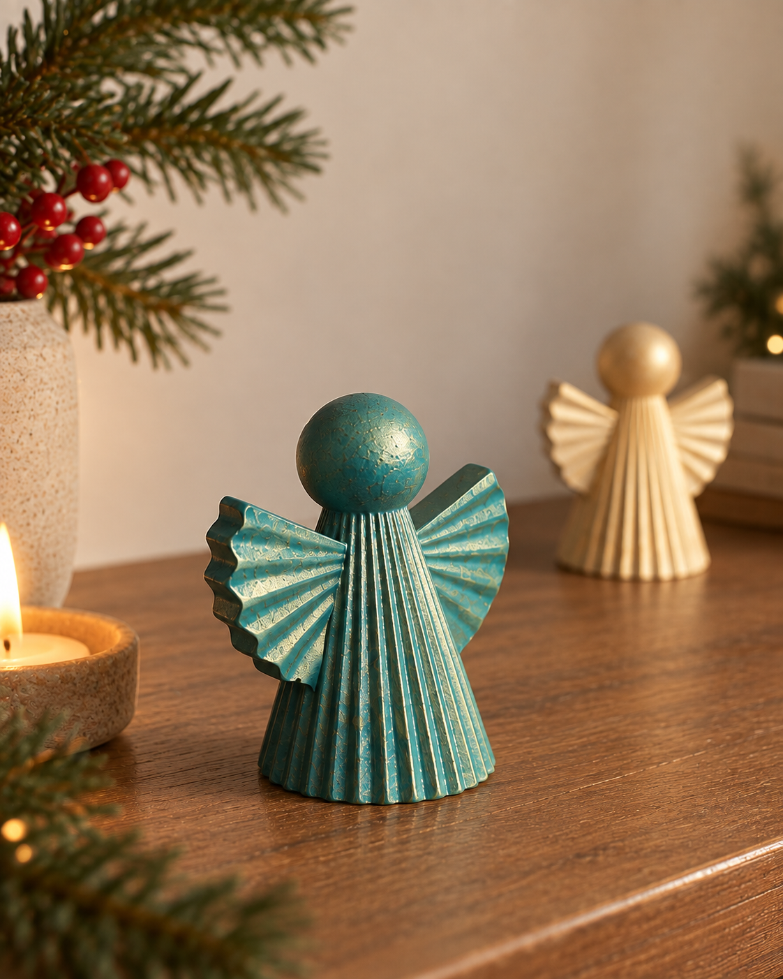anjo em jesmonite Anjo em Jesmonite azul e dourado, peça decorativa artesanal de 7 cm